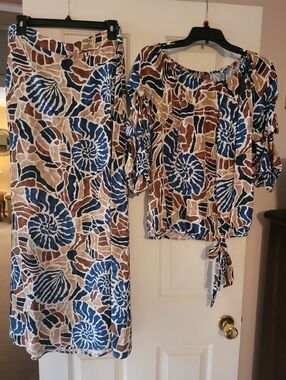 Vince Camuto Blue and Brown Shell-Print Two-Piece Set
